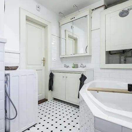 Cozy Urban Hideaway - With A Sauna! * Ostrava
